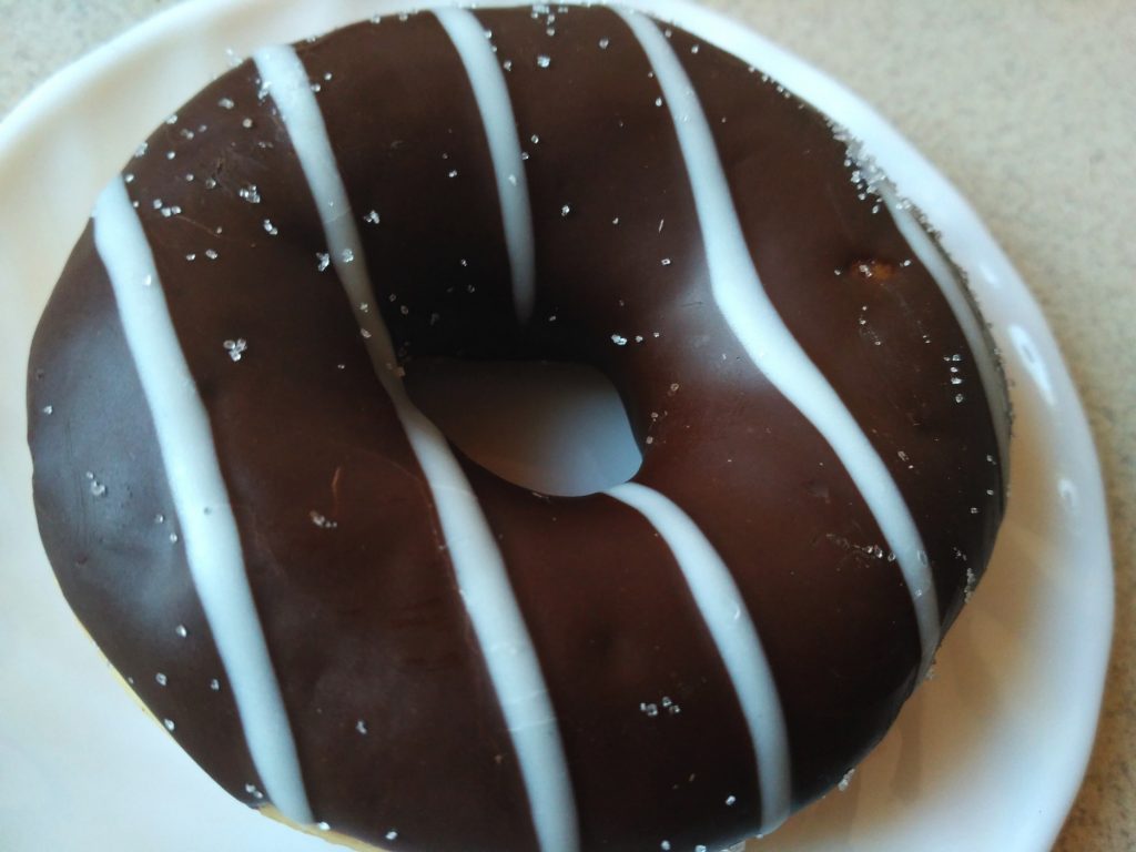 czekoladowy donut z biedronki