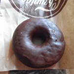 donut czekoladowy z lidla