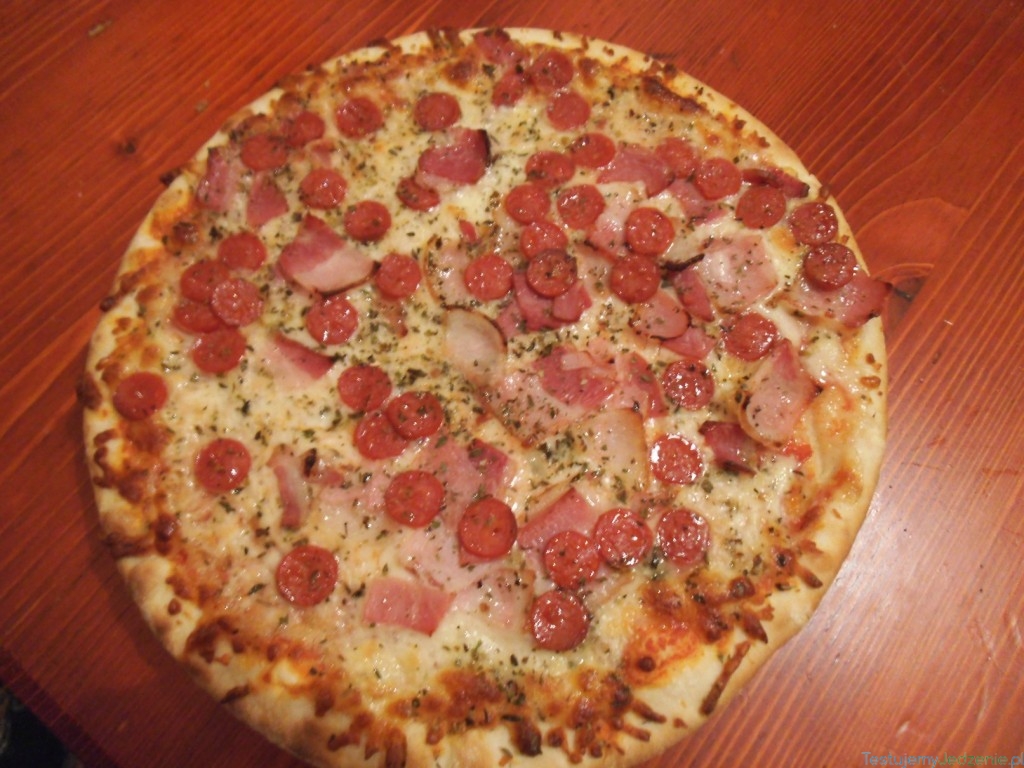 biedronka pepperoni pizza
