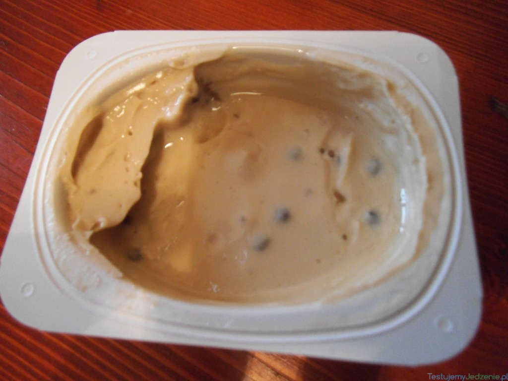danio kawowe z kulkami w czekoladzie