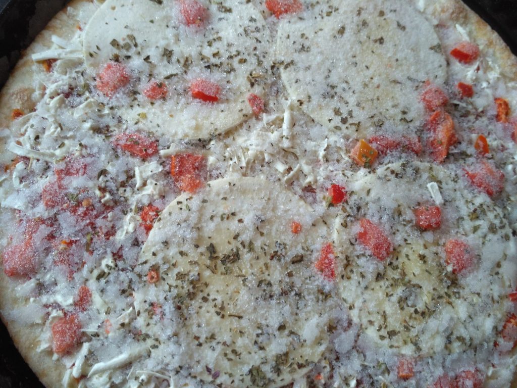 mrożona pizza caprese z biedronki