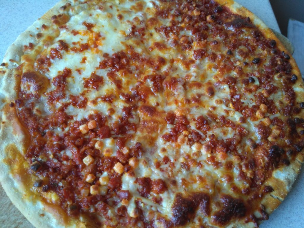 pizza z chorizo i serem kozim